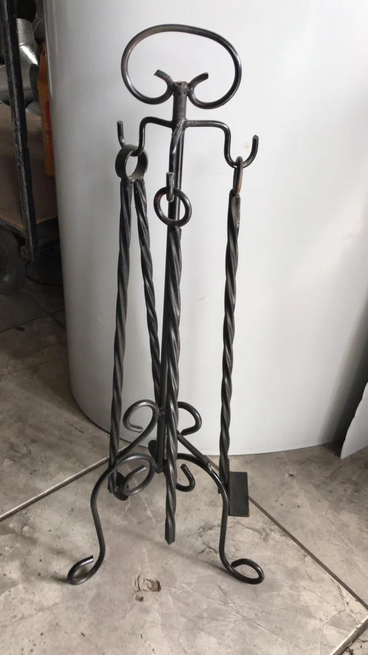 Set de atizador para quincho — Hojalatería Ricardo Flores, Pudahuel
