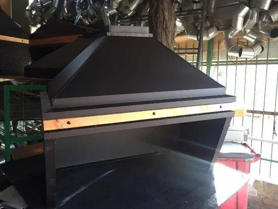 Campana lisa con madera — Hojalatería Ricardo Flores, Pudahuel
