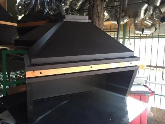Campana lisa negra — Hojalatería Ricardo Flores, Pudahuel