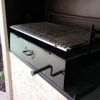 Parrilla sistema de manivela — Hojalatería Ricardo Flores, Pudahuel